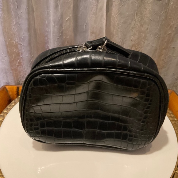 VTG Neiman Marcus Large Black Faux Leather Make-Up Bag - Picture 1 of 4